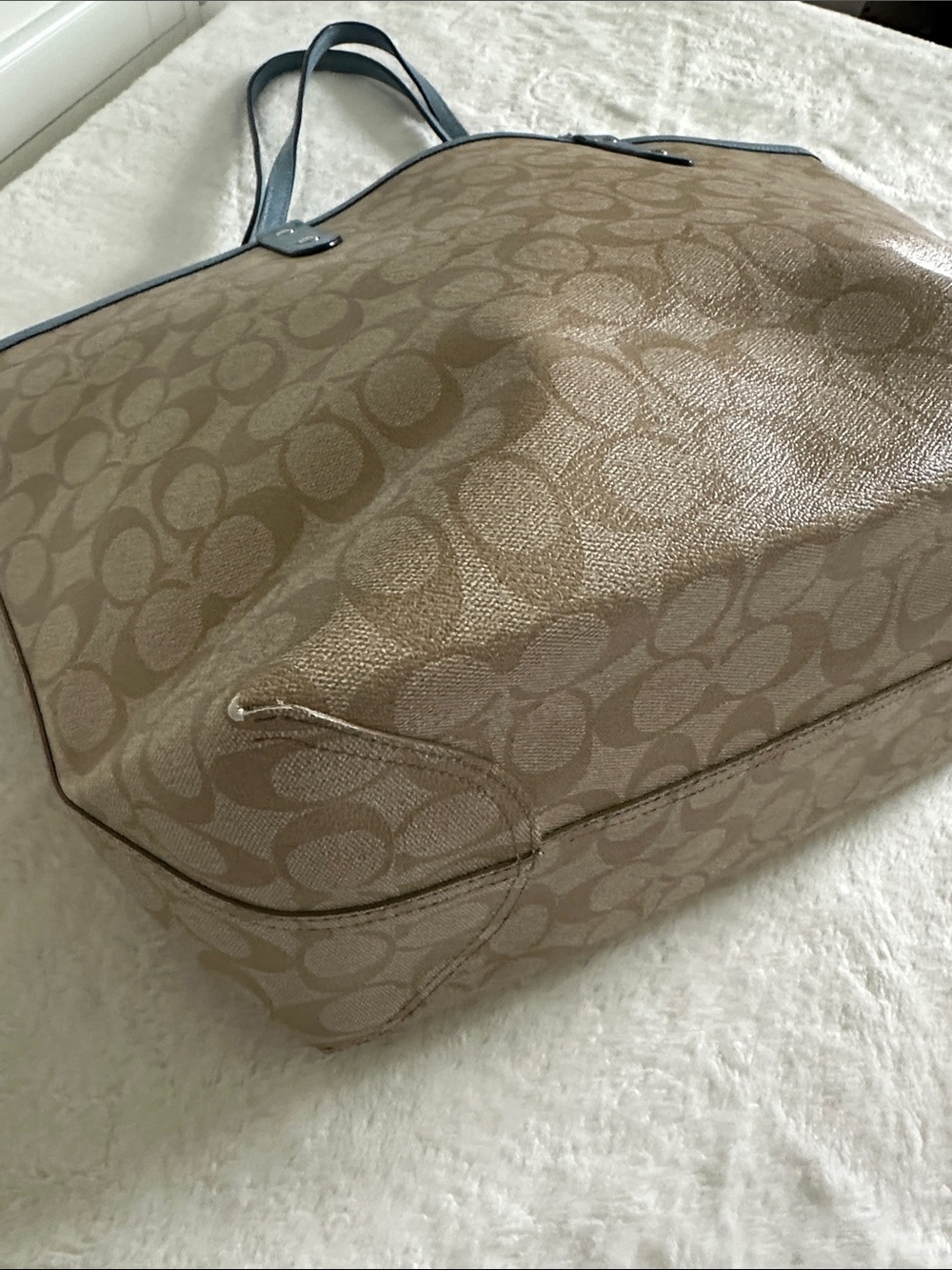 Coach Signature Canvas Tote cream/tan/lt blue w/zipper pouch and keychain tag - Picture 7 of 14